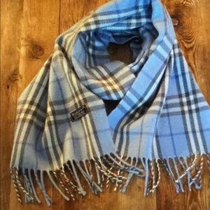 Vintage Burberry’s of London classic wool scarf
